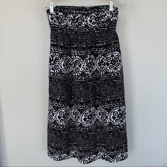 Tabitha Black and White Strapless Dress With Sear Sucker Design at top Size 2 - Picture 1 of 8